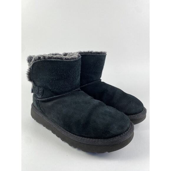 UGG Adria Short Ankle Boots Black Suede Women Size 6 Pre-Owned - Picture 2 of 15